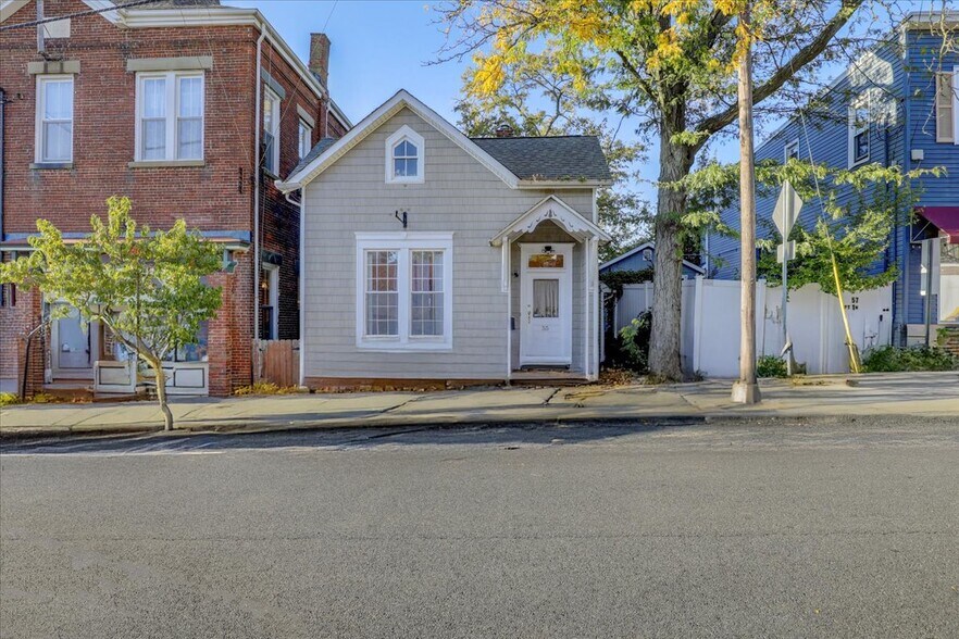 More Photos Of 55 E Front St, Keyport Office For Sale