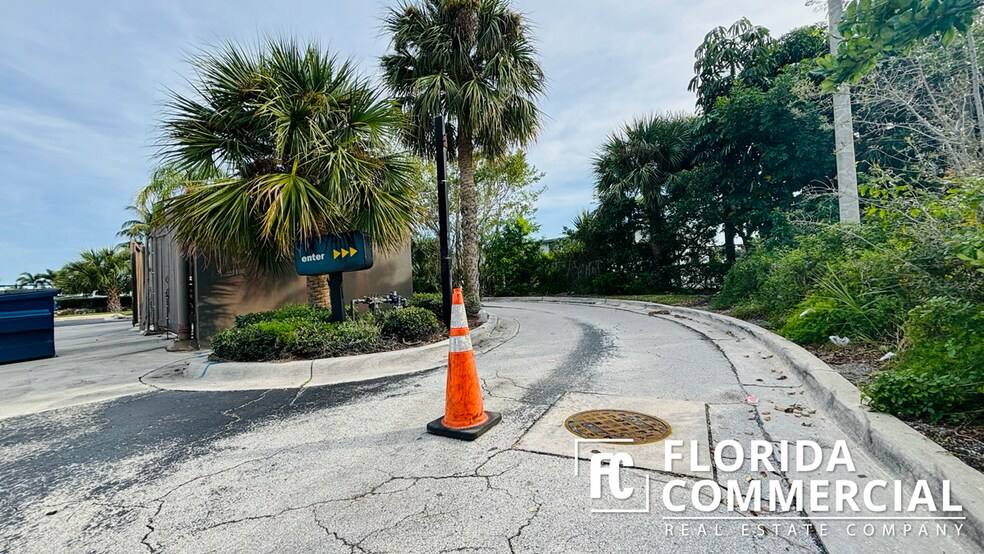More Photos Of 920 SE Federal Hwy, Stuart Fast Food For Lease