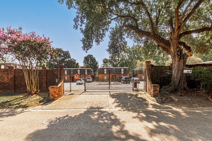 More Photos Of 901 Saint Rose Ave, Baton Rouge Apartments For Sale