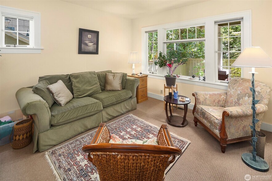 More Photos Of 2012 65th St, Seattle Office For Sale