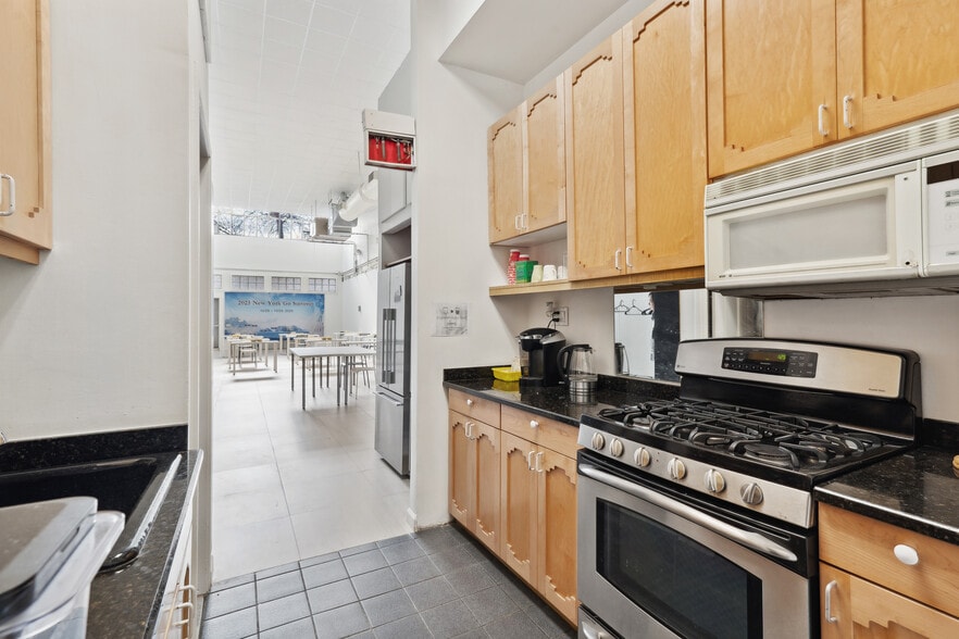 More Photos Of 424 W 49th St, New York Apartments For Sale