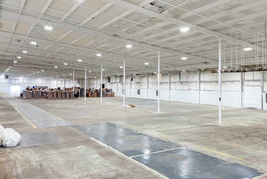 More Photos Of 200 E Parker Dr, Booneville Warehouse For Lease