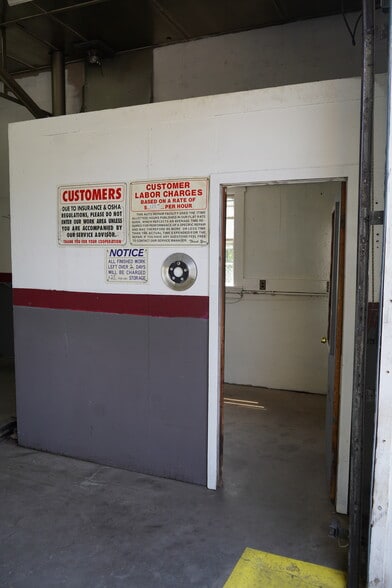 More Photos Of 429 Riverside St, Lowell Auto Repair For Sale