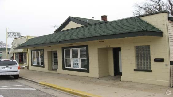 Primary Photo Of 3325-3327 W Elm St, Mchenry Storefront Retail Office For Lease