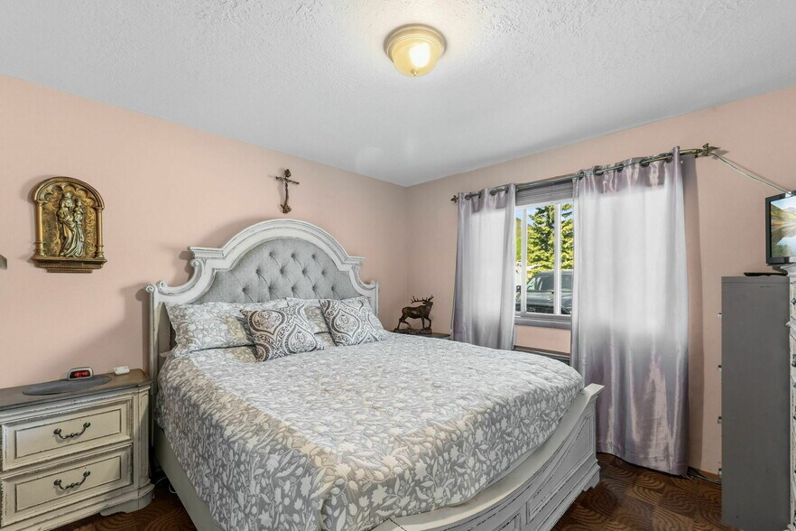 More Photos Of 205 Beaver Lodge Rd, Frisco Hotel For Sale
