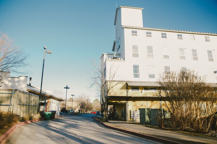 More Photos Of 525 S School Ave, Fayetteville Office Residential For Lease