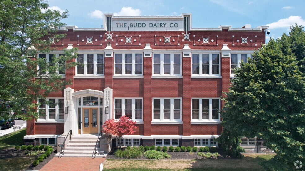 More Photos Of 1086 N 4th St, Columbus Office For Lease