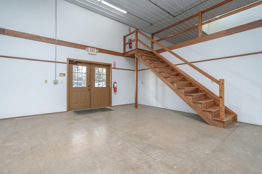 More Photos Of 8700 N 32nd St, Richland General Retail For Lease