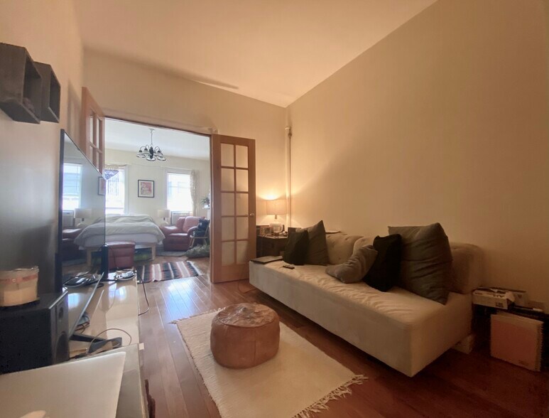 More Photos Of 92 Diamond St, Brooklyn Apartments For Sale
