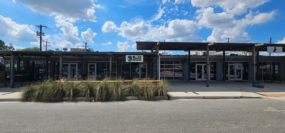 More Photos Of 1602 E Houston St, San Antonio Restaurant For Lease