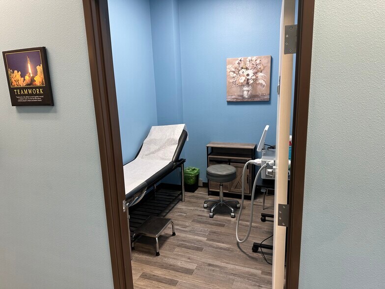 More Photos Of 5920 S Rainbow Blvd, Las Vegas Office For Sale