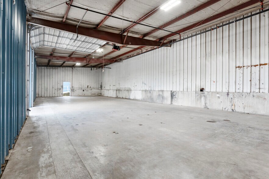 More Photos Of 1511 W Broadway St, Ardmore Auto Dealership For Sale