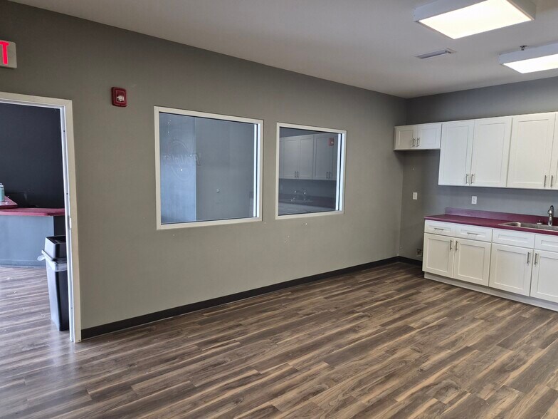 More Photos Of 8200 Cypress Plaza Dr, Jacksonville Health Club For Lease