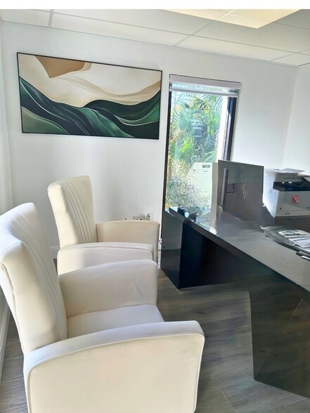 More Photos Of 13302 Winding Oak Ct, Tampa Medical For Sale