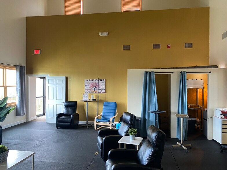 More Photos Of 350 SW Greenwich Dr, Lee's Summit Storefront Retail Office For Sale