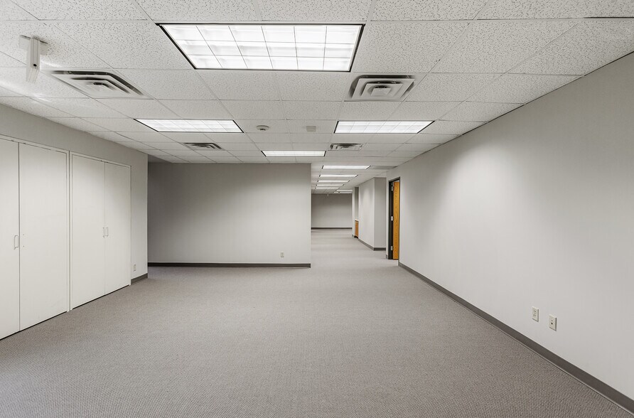 More Photos Of 8330-8350 Meadow Rd, Dallas Office For Sale
