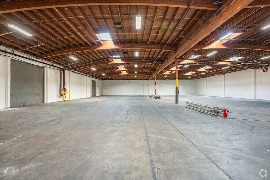 More Photos Of 210 Classic Ct, Rohnert Park Warehouse For Lease