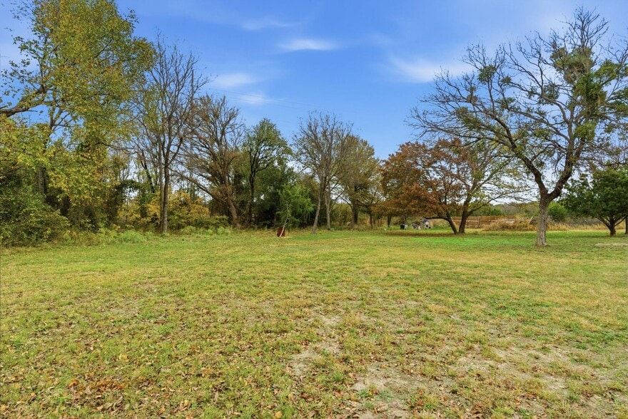 More Photos Of 395 Mary Dr, Weatherford Trailer Camper Park For Sale