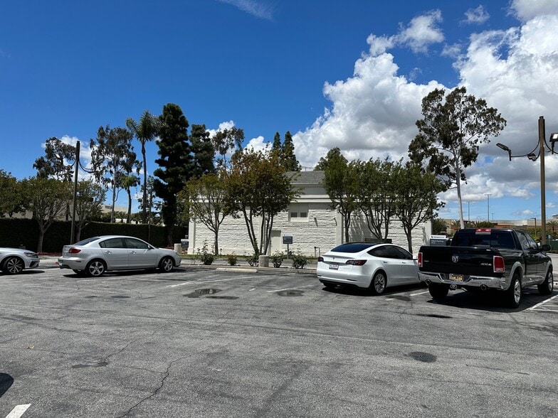 More Photos Of 18616 Gridley Rd, Artesia Restaurant For Lease