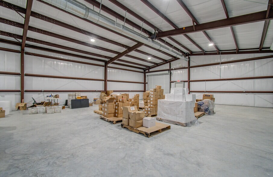 More Photos Of 7514 Bailey Rd, Pearland Warehouse For Lease