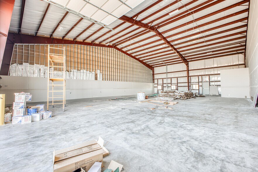More Photos Of 10100 Railroad Dr., El Paso Warehouse For Lease
