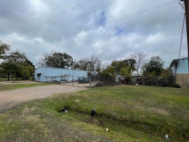 More Photos Of 903 Brenda St, Houston Warehouse For Sale