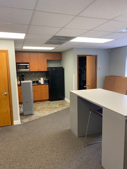 More Photos Of 1015-1025 W Wise Rd, Schaumburg Office For Sale