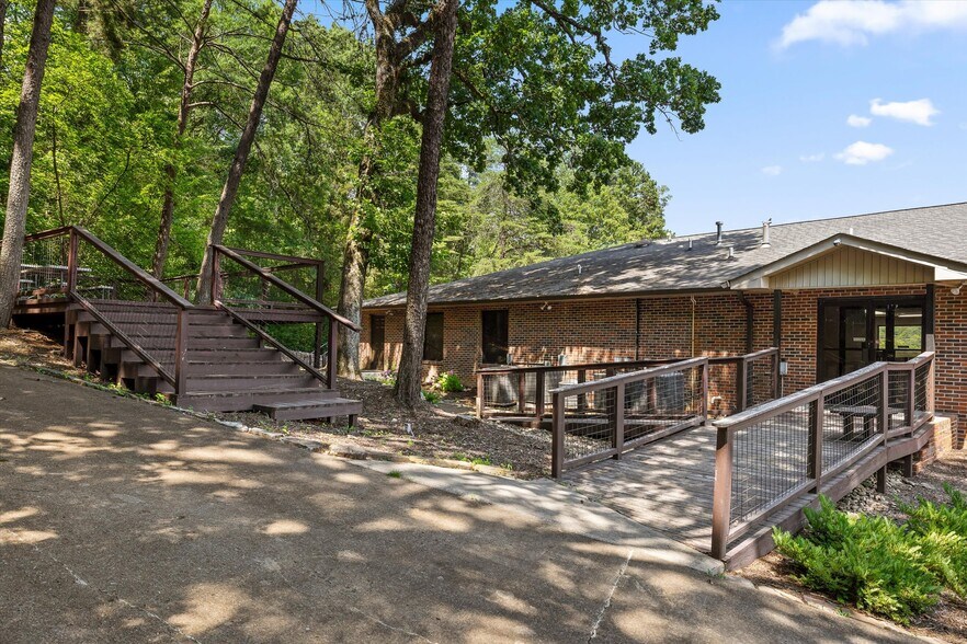 More Photos Of 901 Mountain Creek Rd, Chattanooga Office For Lease