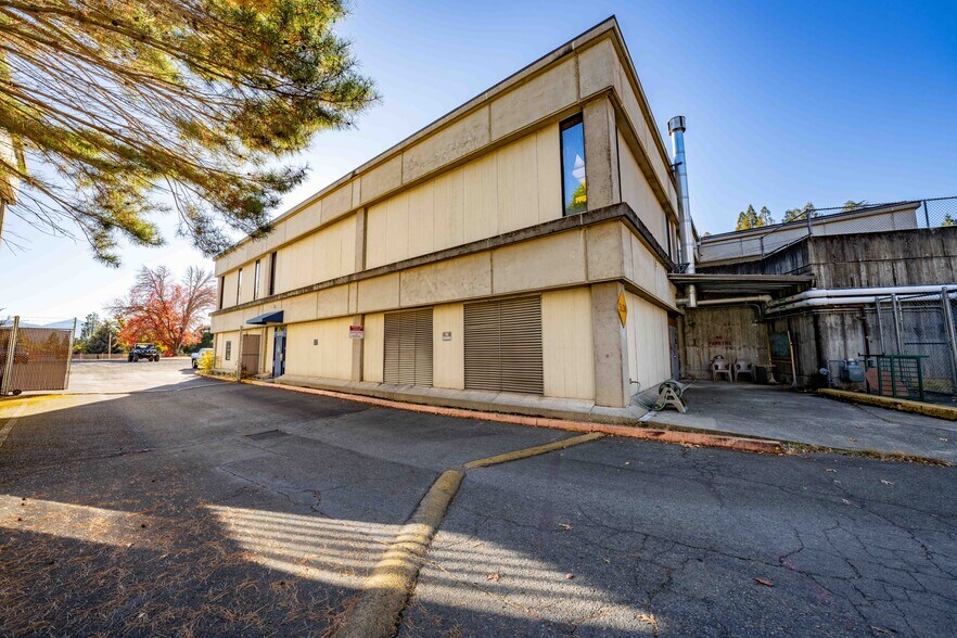 More Photos Of 715 NW Dimmick St, Grants Pass Office For Sale