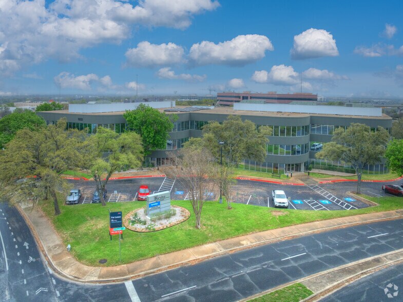 More Photos Of 1033 La Posada Dr, Austin Office For Lease