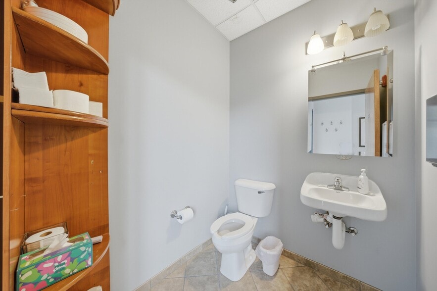 More Photos Of 828 N Cass Ave, Westmont Office For Sale