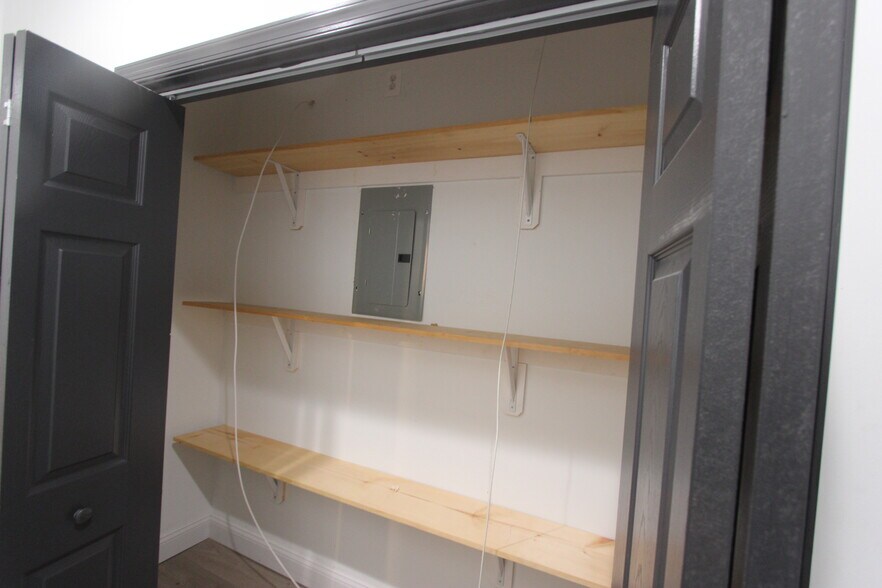 More Photos Of 1802 11th St NW, Washington Office For Lease