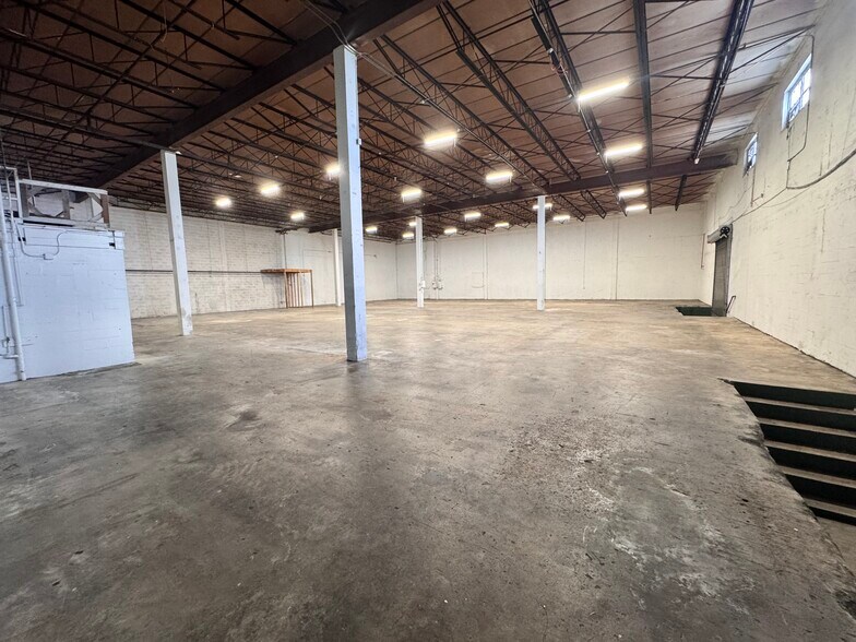 More Photos Of 9869 NW 79th Ave, Medley Warehouse For Lease