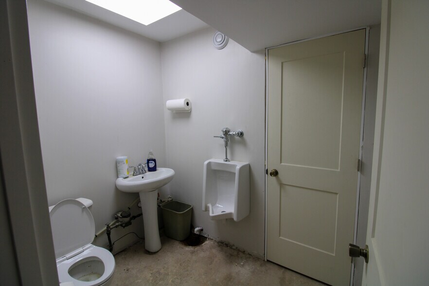 More Photos Of 107 8th Ave SW, Kasson Specialty For Sale