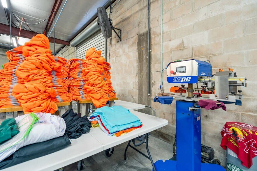 More Photos Of 4540 Northgate Ct, Sarasota Warehouse For Sale