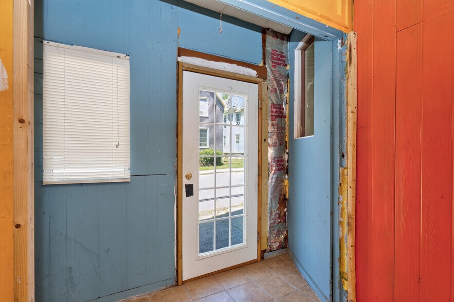 More Photos Of 41 Chestnut St, Amsterdam Storefront Retail Residential For Sale
