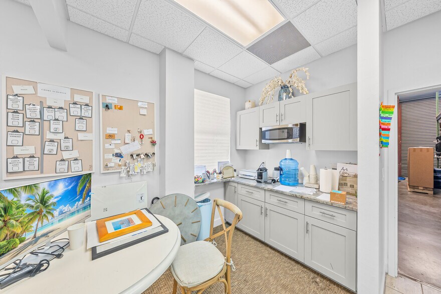More Photos Of 5780 Taylor Rd, Naples Showroom For Sale