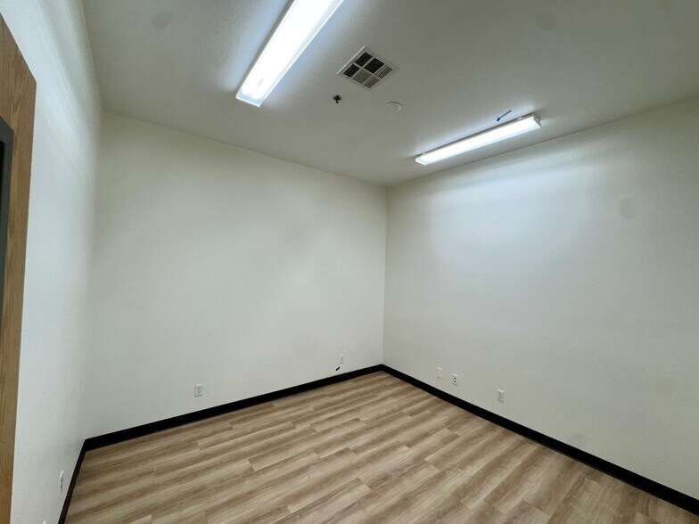 More Photos Of 1300 N Boulder Hwy, Henderson Auto Repair For Lease