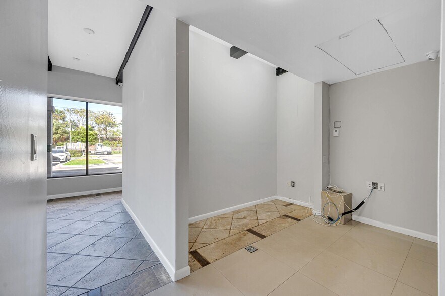 More Photos Of 4720-4796 NW 167th St, Miami Gardens Storefront Retail Office For Lease