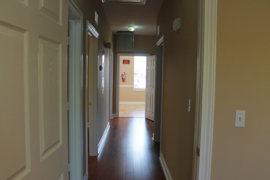 More Photos Of 6817 Southpoint Pky, Jacksonville Office For Sale
