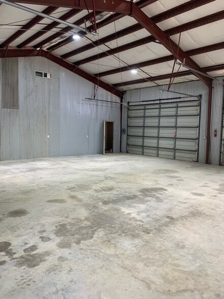 More Photos Of 6176 FM 725, New Braunfels Warehouse For Lease
