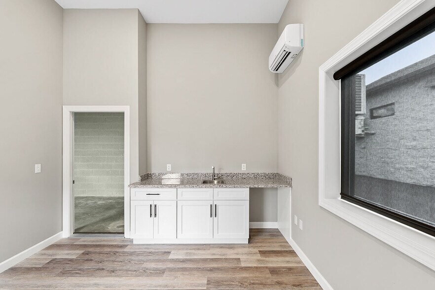 More Photos Of 240 Hub Circle, Cookeville Showroom For Lease