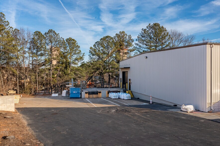 More Photos Of 980 Kenmill Dr, Marietta Warehouse For Lease