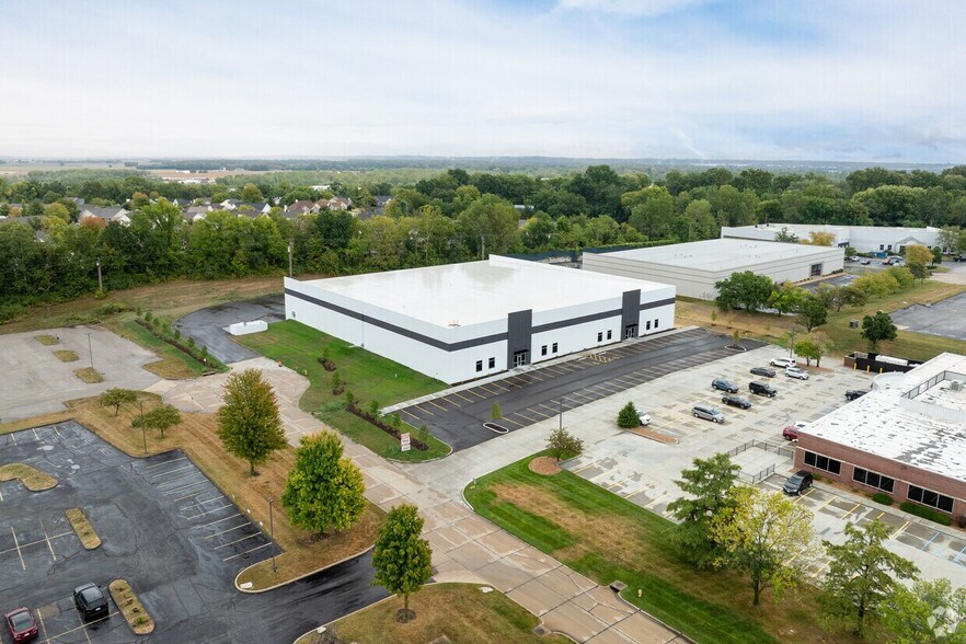 More Photos Of 500-550 Corporate Hills Dr, Saint Charles Warehouse For Lease