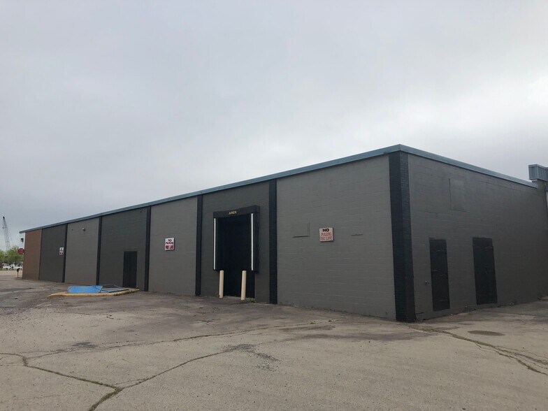 More Photos Of 33 Winter St, Sussex General Retail For Lease