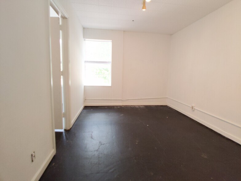 More Photos Of 2740 Devine St, Columbia Storefront Retail Office For Lease