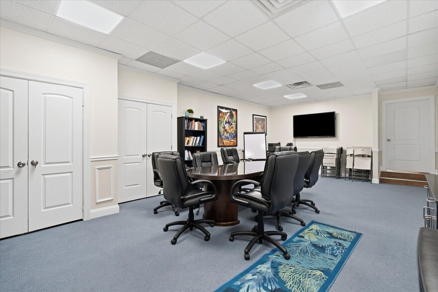 More Photos Of 1038 West Jericho Tpke, Smithtown Office For Sale