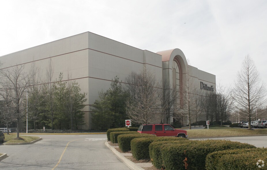 More Photos Of 5000 Shelbyville Rd, Louisville Freestanding For Lease