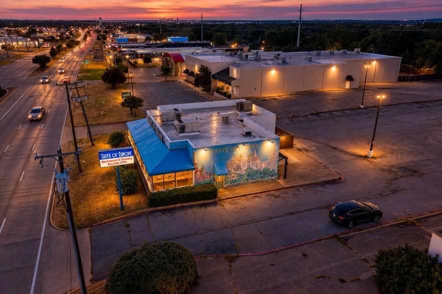 More Photos Of 1901 W Pioneer Pky, Arlington Restaurant For Sale