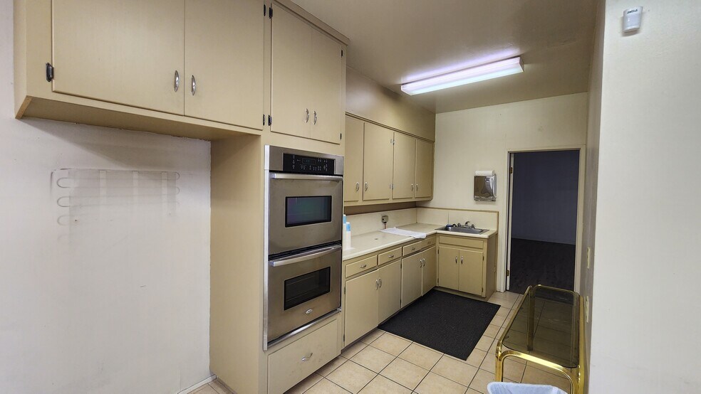 More Photos Of 1030 Brundage Ln, Bakersfield Religious Facility For Sale